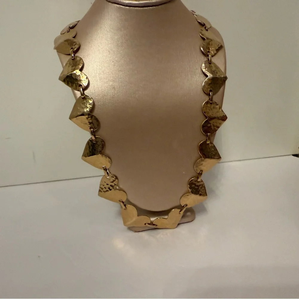VINTAGE NECKLACE GOLD TONE HAMMERED HEART LINKS 29.5”